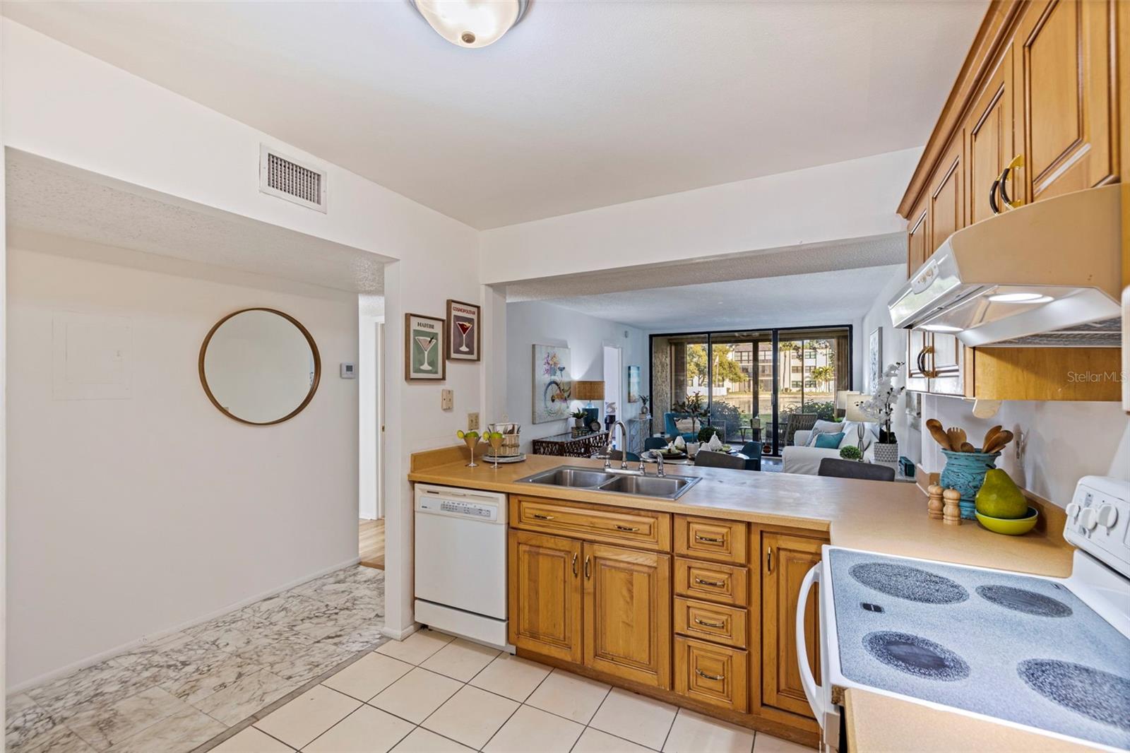 LAKEVIEW OF LARGO - Residential