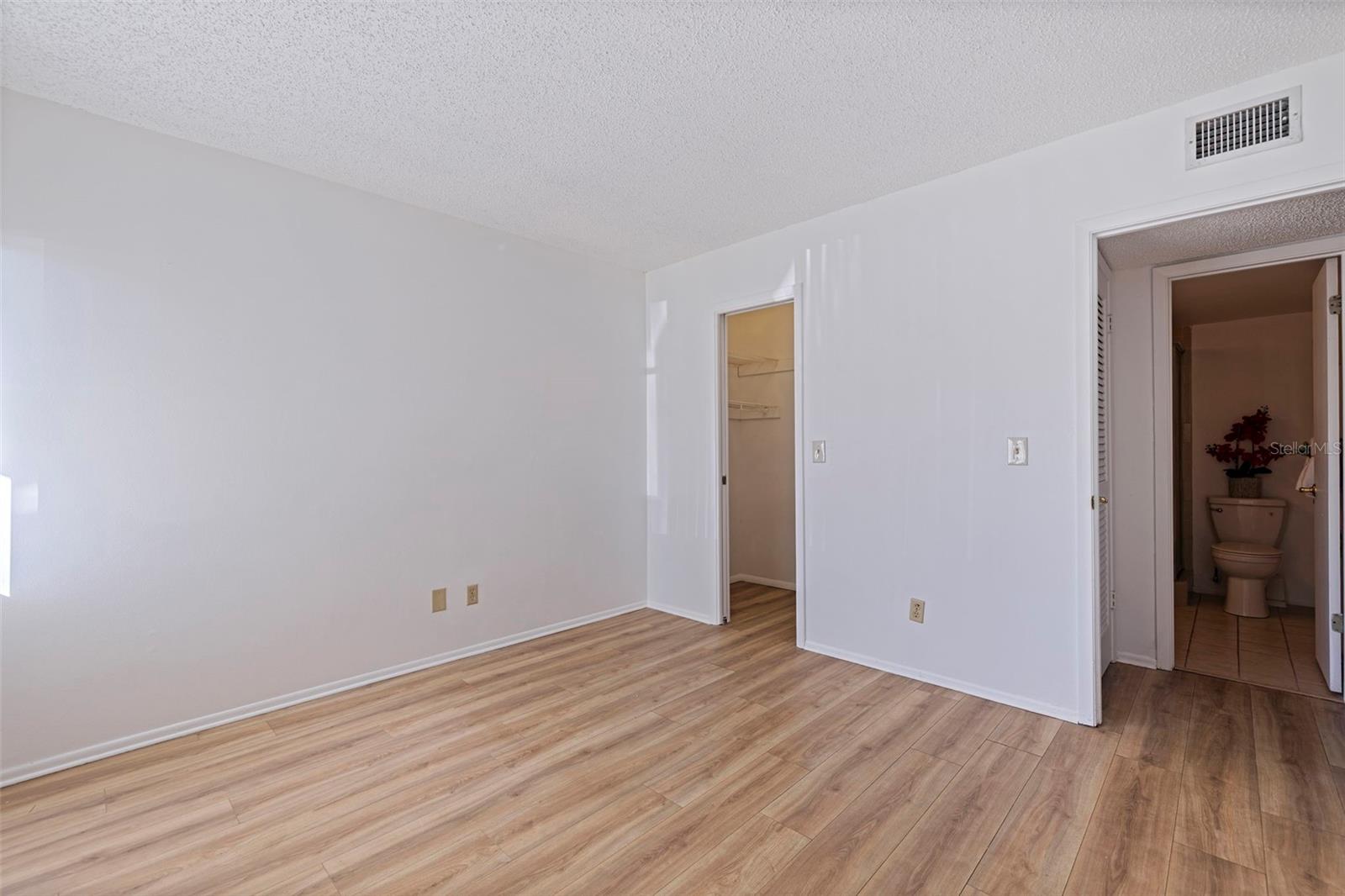 LAKEVIEW OF LARGO - Residential