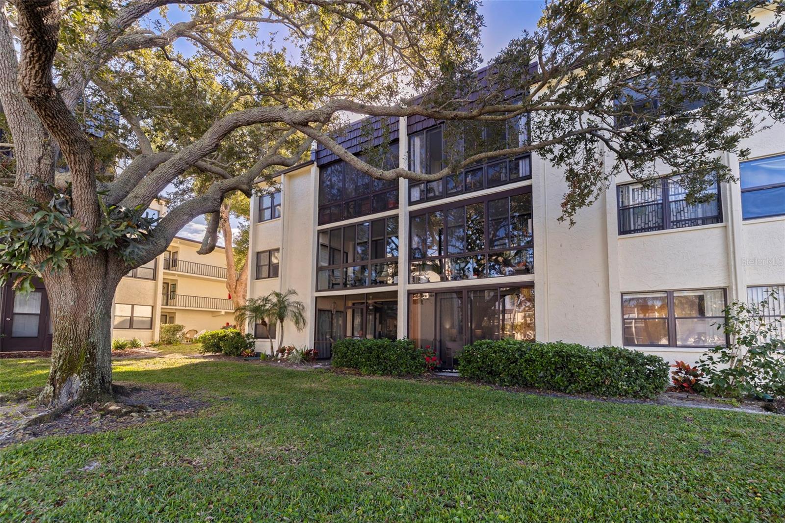 LAKEVIEW OF LARGO - Residential