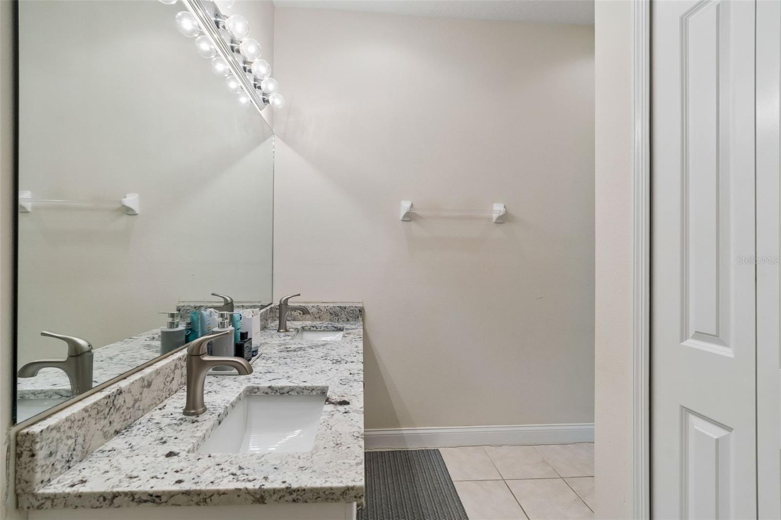 THOMAS TOWNHOMES - Residential