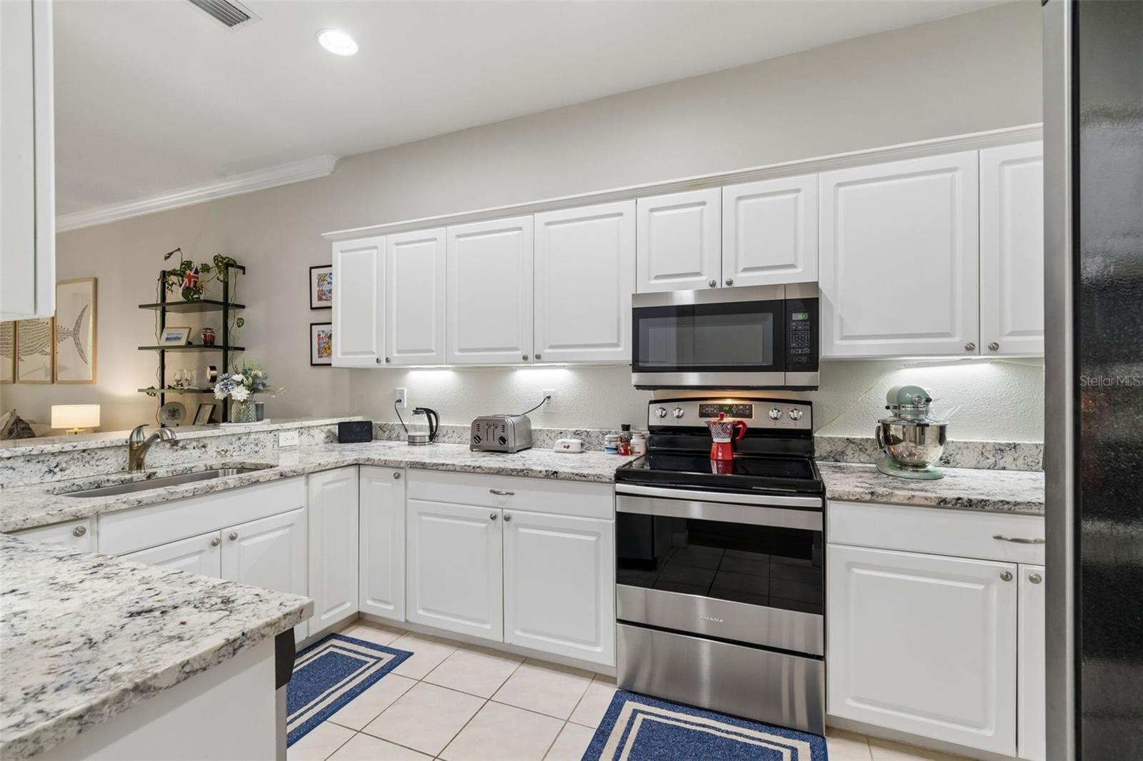 THOMAS TOWNHOMES - Residential