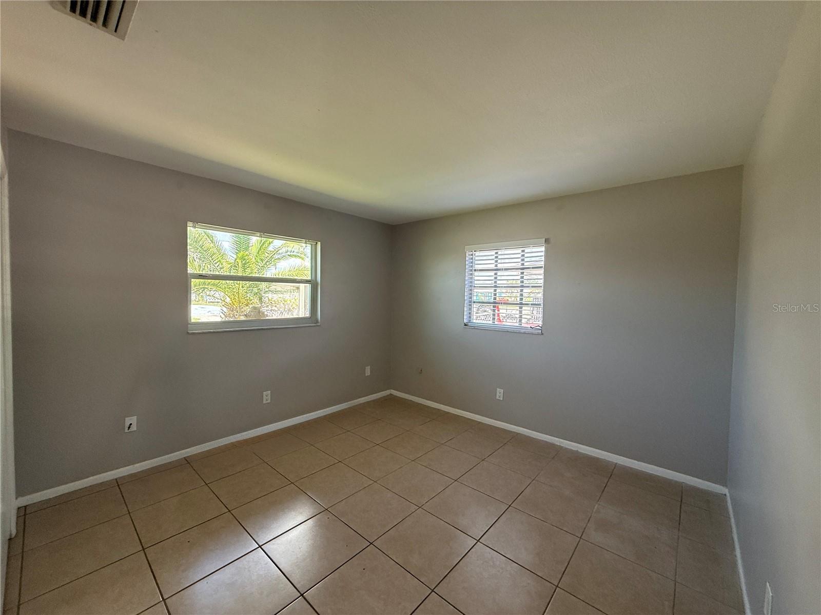 VENICE GARDENS - Residential Lease