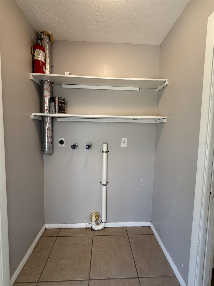 VENICE GARDENS - Residential Lease