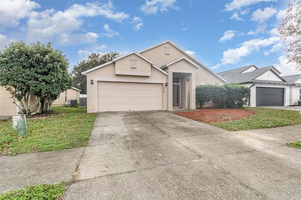 Photo of 174 Dakota Avenue, Groveland, FL 34736 (MLS # O6359313)