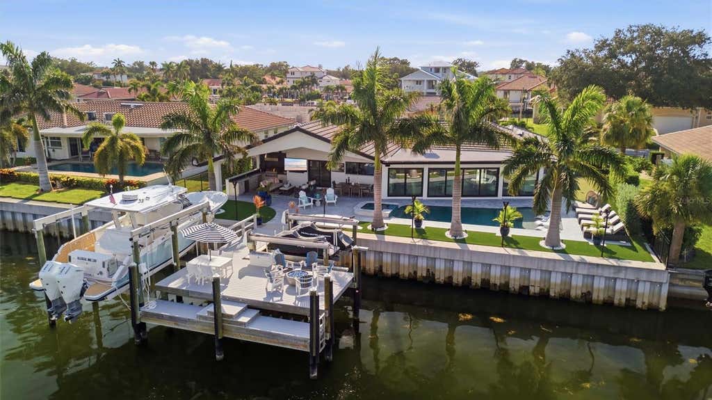 Photo of 2022 Hawaii Avenue NE, St Petersburg, FL 33703 (MLS # TB8532876)