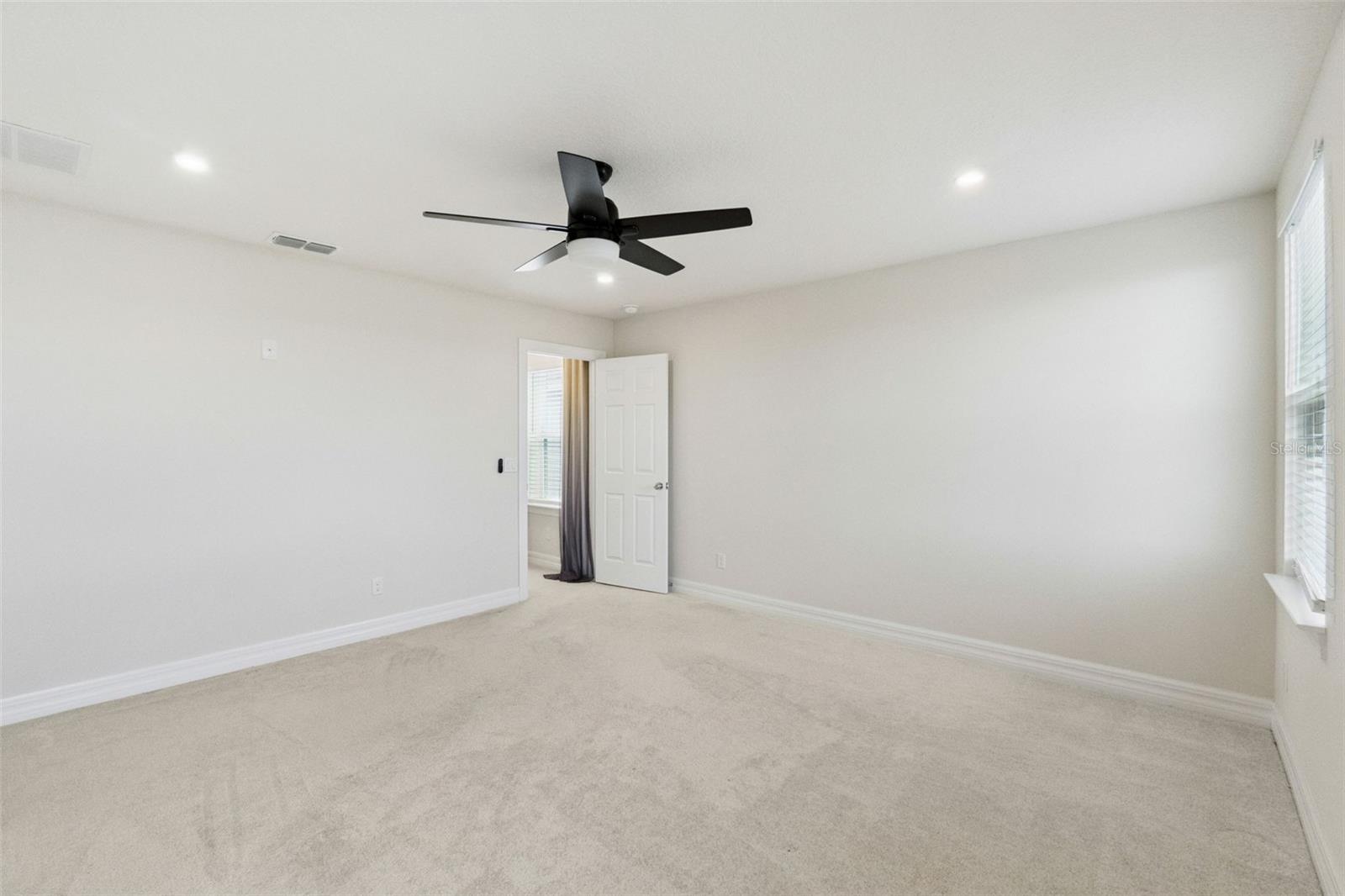 LIVE OAK LAKE PH 1 - Residential Lease