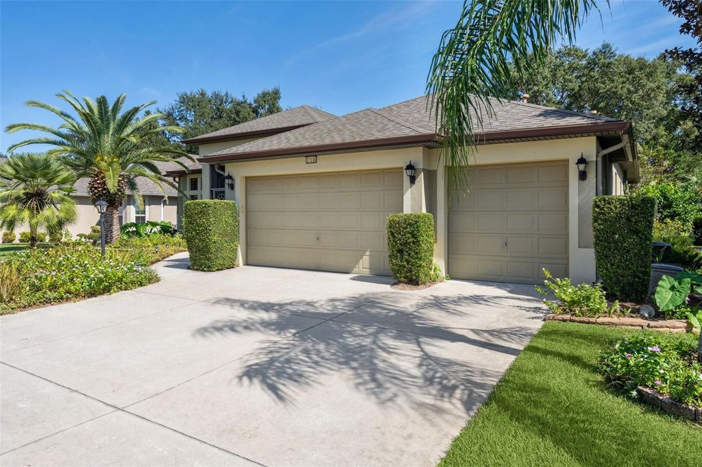 Photo of 27238 Stoney Brook Drive, Leesburg, FL 34748 (MLS # G5103611)