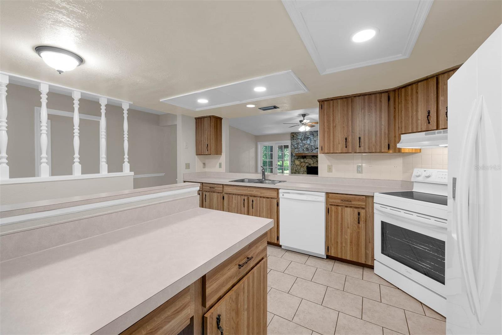 525 GARDEN HEIGHTS DRIVE