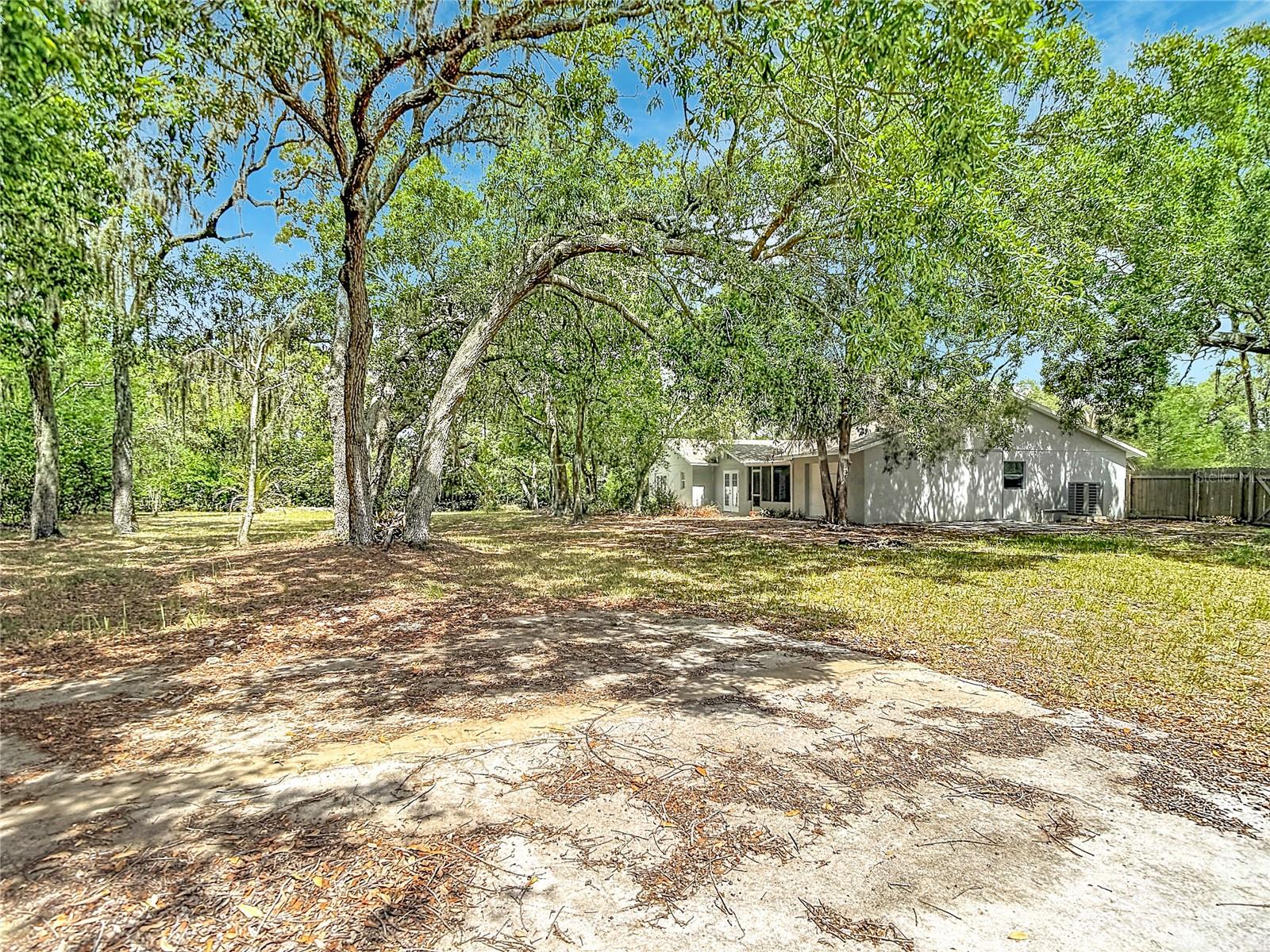 LONG LAKE ESTATES - Residential