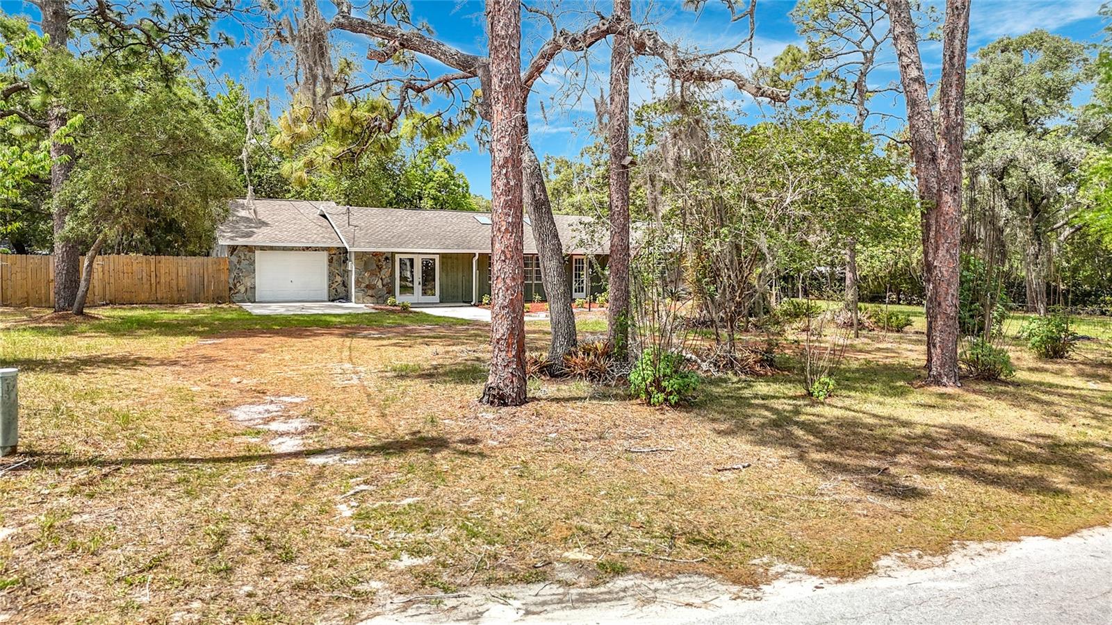 LONG LAKE ESTATES - Residential