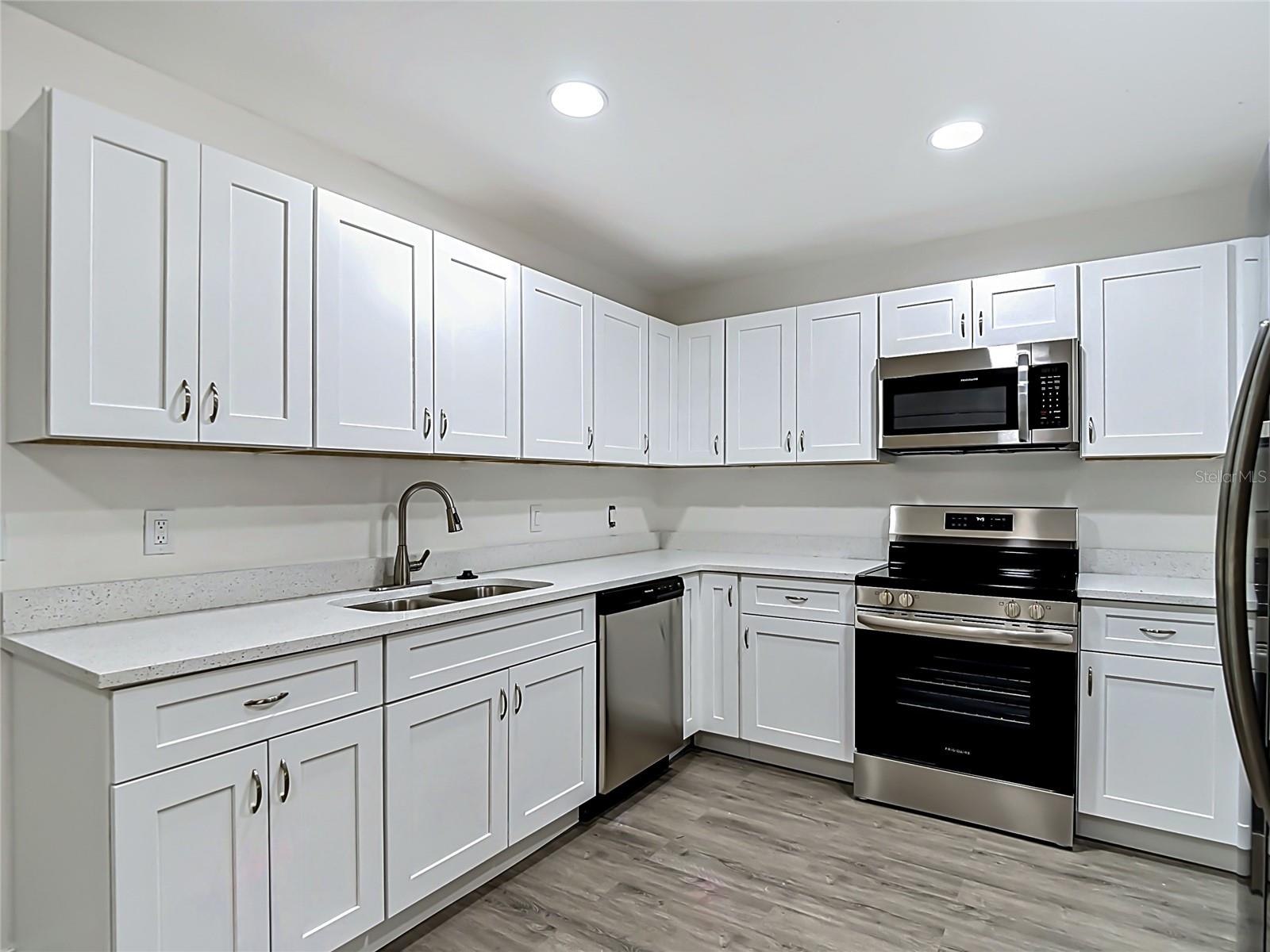 LONG LAKE ESTATES - Residential