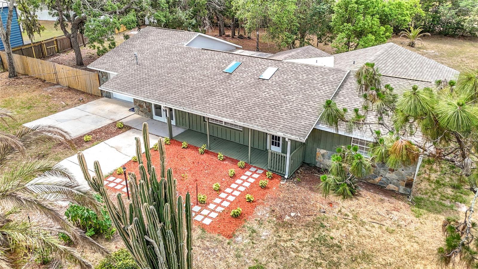 LONG LAKE ESTATES - Residential