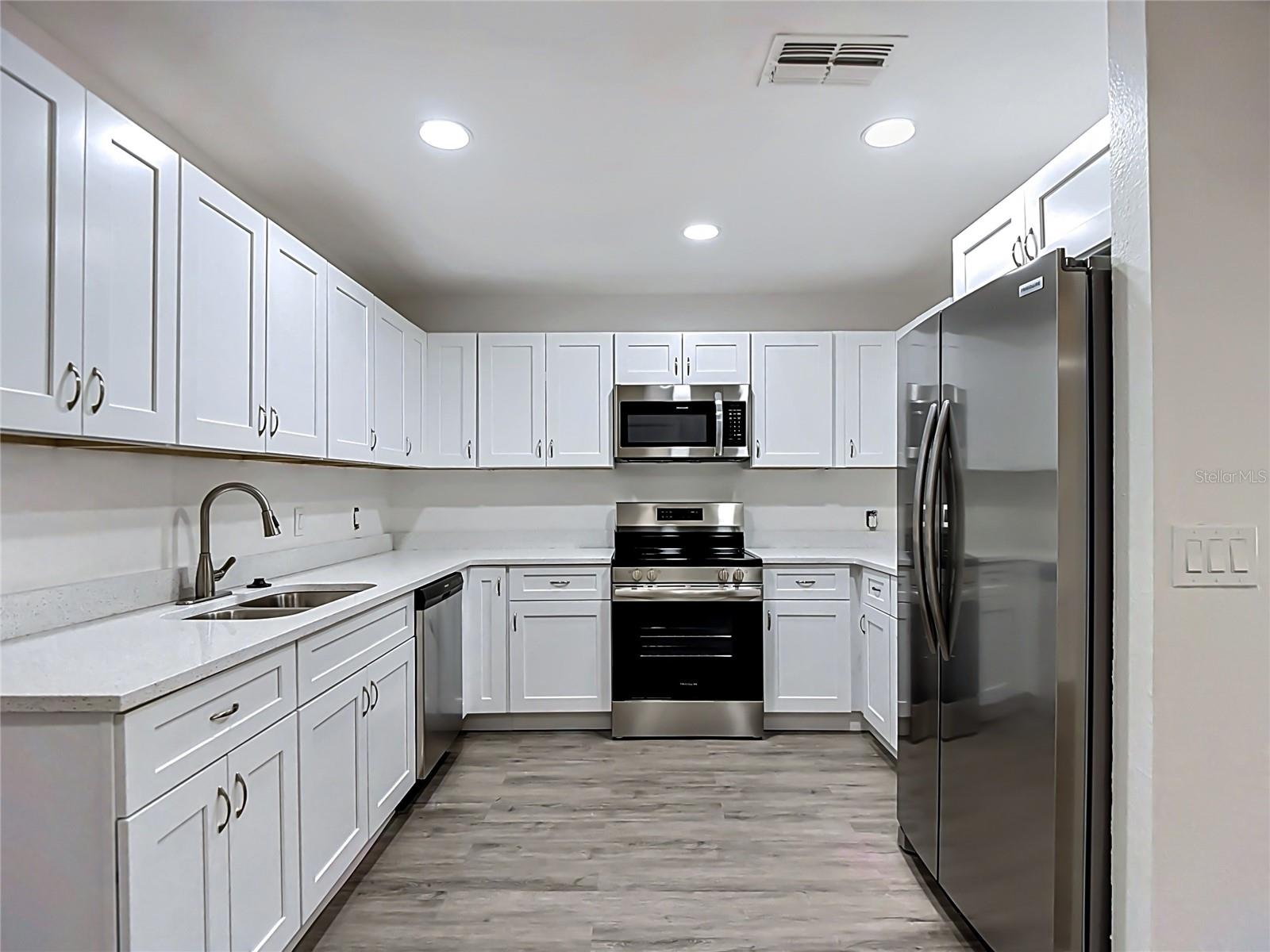 LONG LAKE ESTATES - Residential
