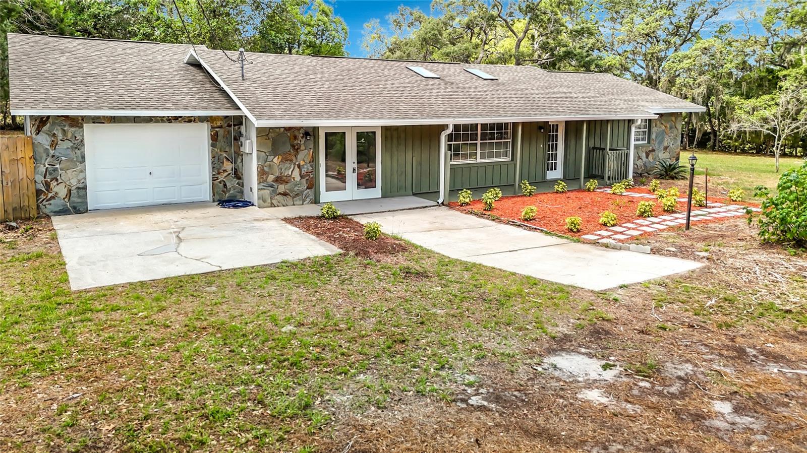 LONG LAKE ESTATES - Residential