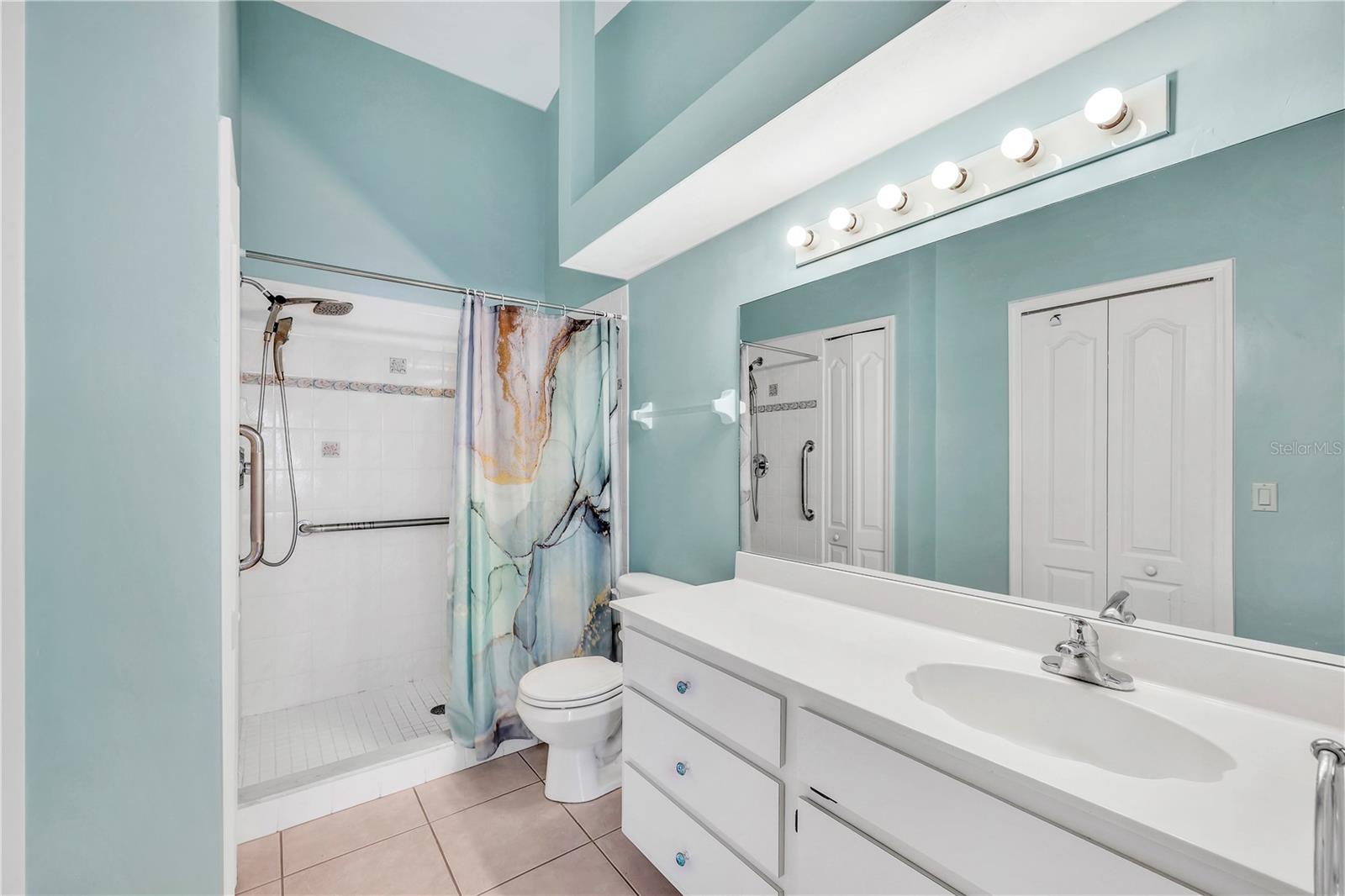 CRYSTAL BAY/KINGSWAY CONDO PH - Residential