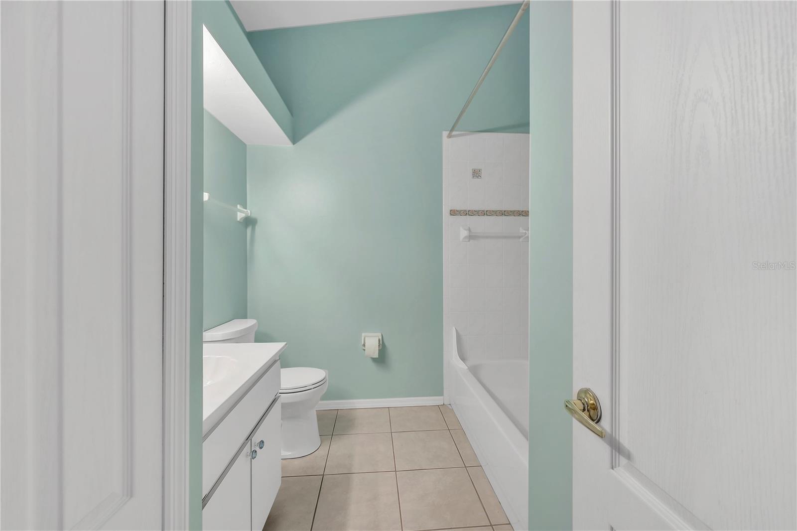 CRYSTAL BAY/KINGSWAY CONDO PH - Residential