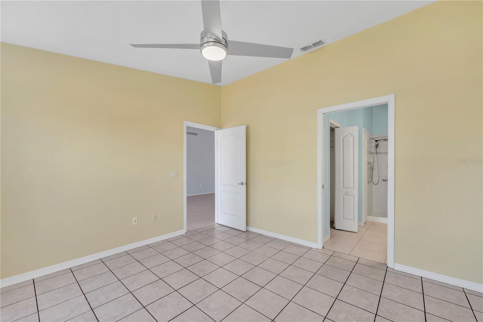 CRYSTAL BAY/KINGSWAY CONDO PH - Residential