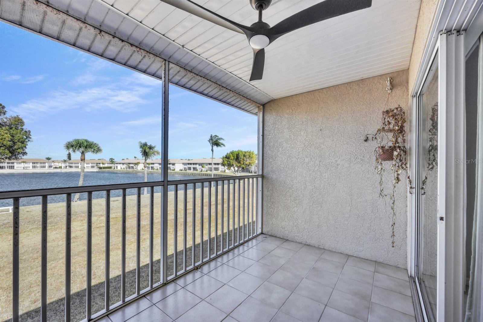 CRYSTAL BAY/KINGSWAY CONDO PH - Residential