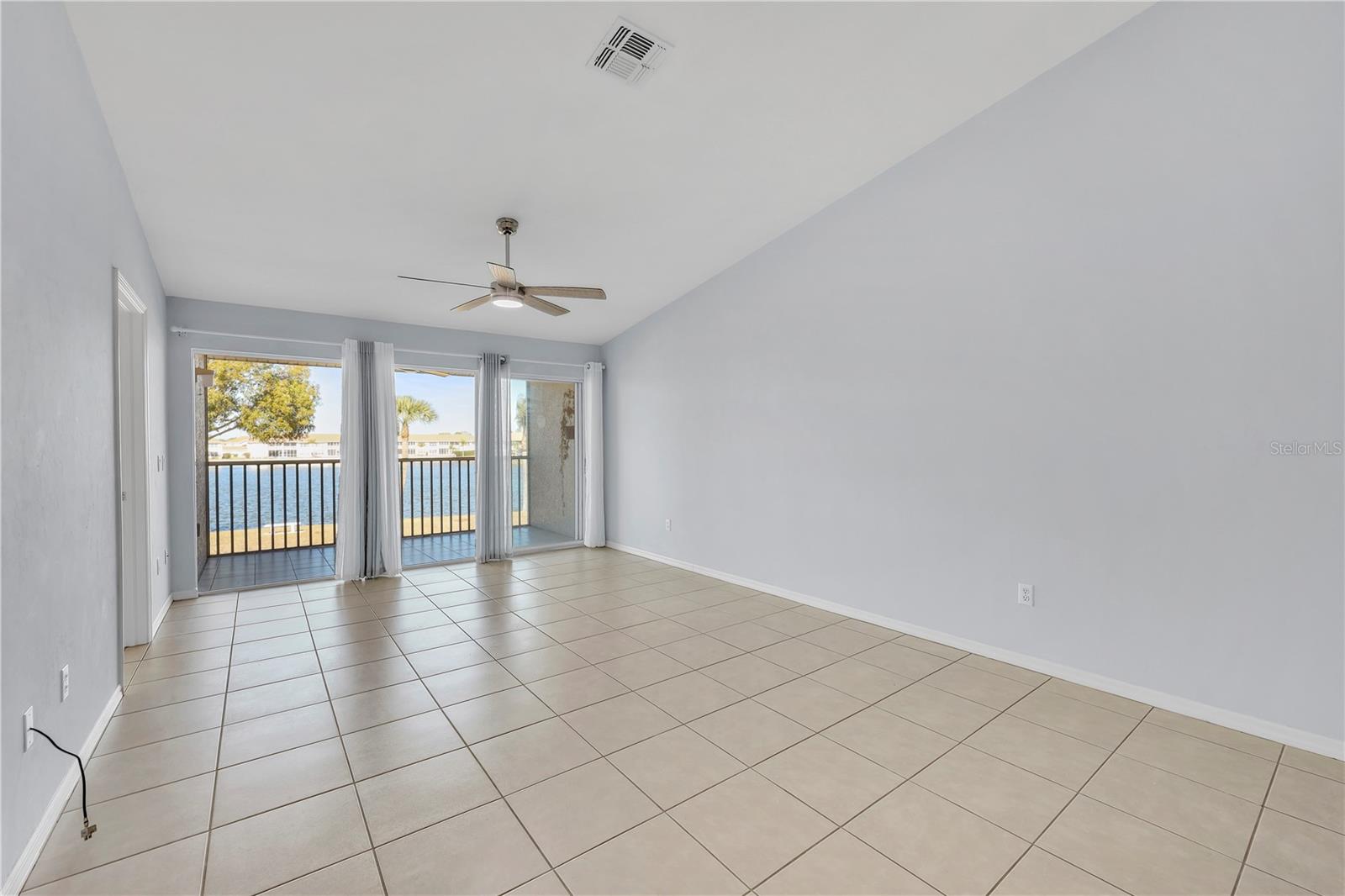 CRYSTAL BAY/KINGSWAY CONDO PH - Residential