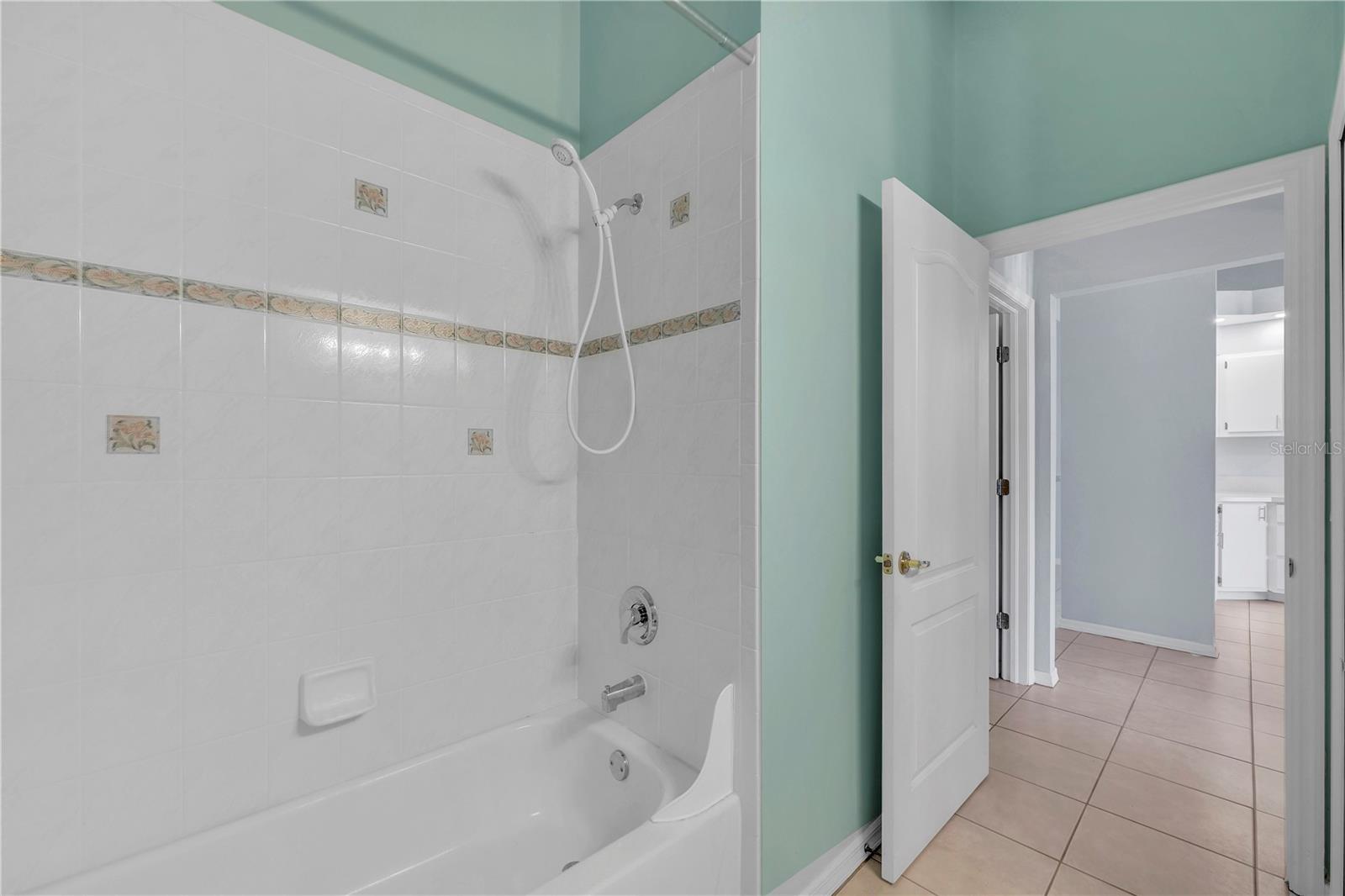 CRYSTAL BAY/KINGSWAY CONDO PH - Residential