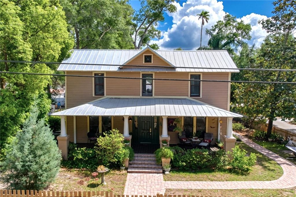 Photo of 1001 E Crawford Street, Tampa, FL 33604 (MLS # TB8496834)