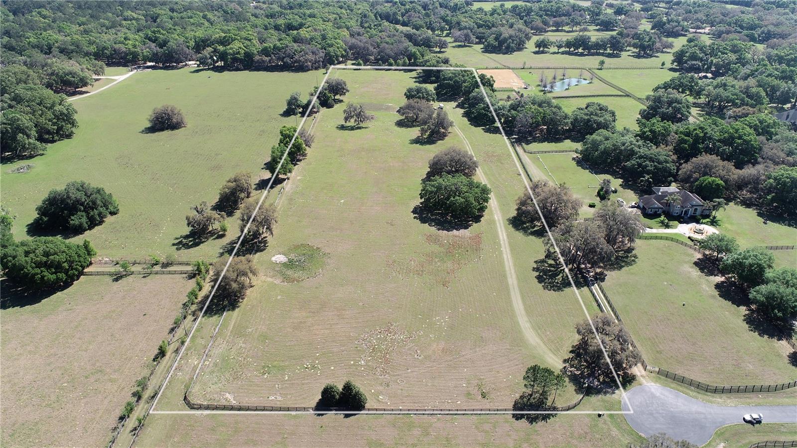EQUINE ESTATE - Land