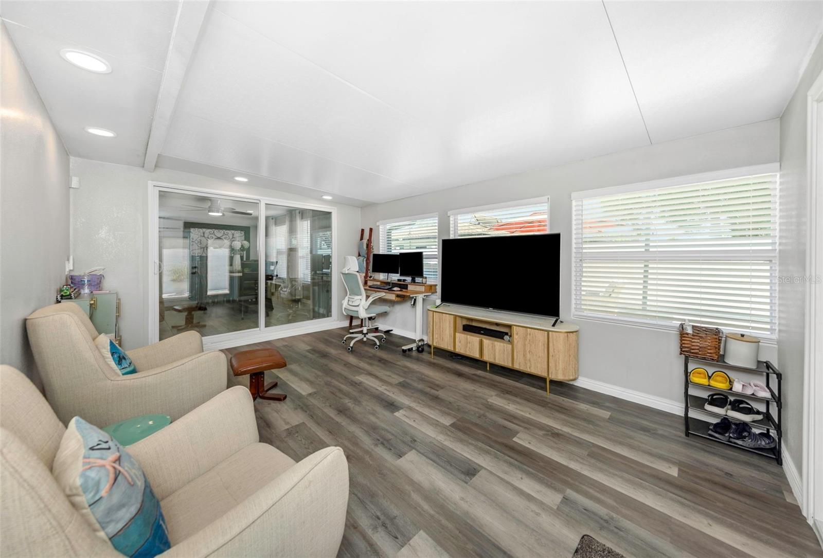 TROPIC HILLS - Residential