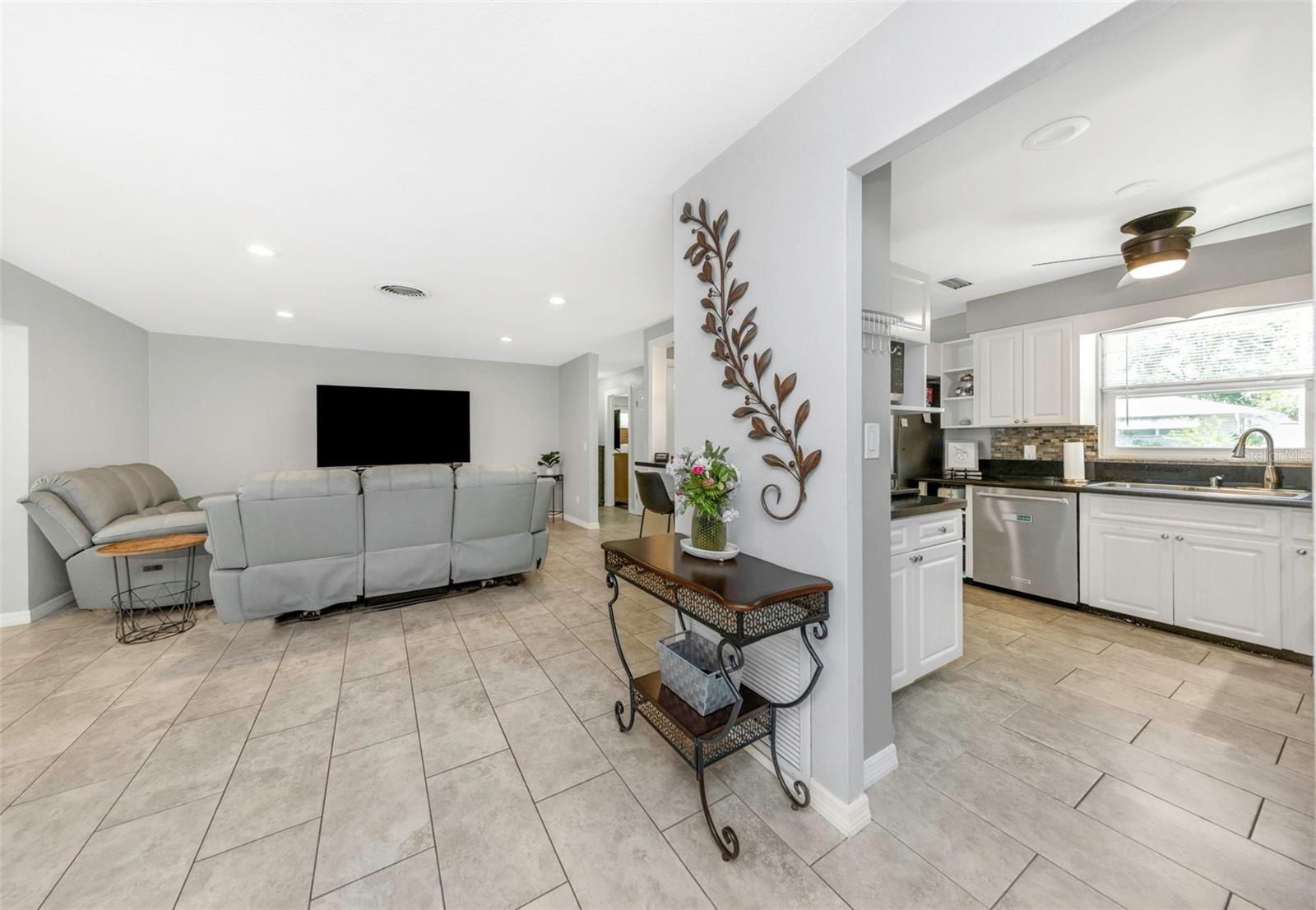 TROPIC HILLS - Residential
