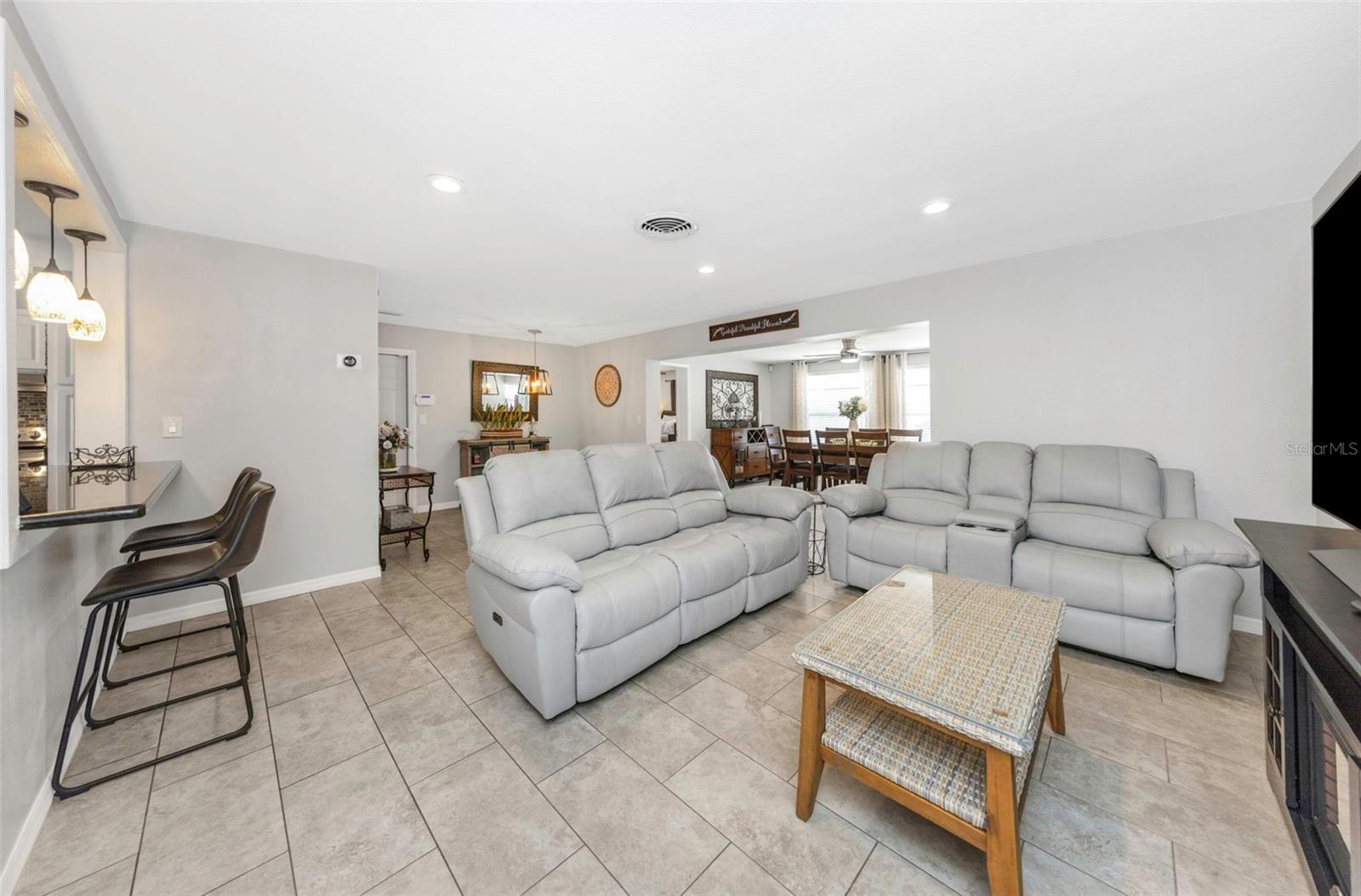 TROPIC HILLS - Residential