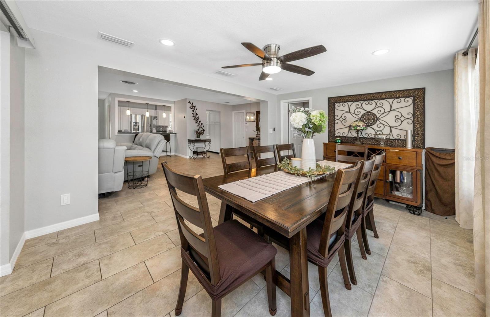 TROPIC HILLS - Residential