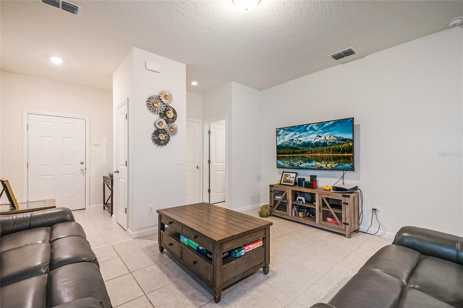 LINCOLN OAKS - Residential