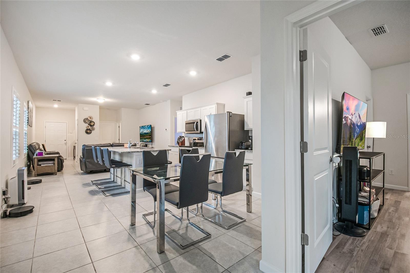 LINCOLN OAKS - Residential