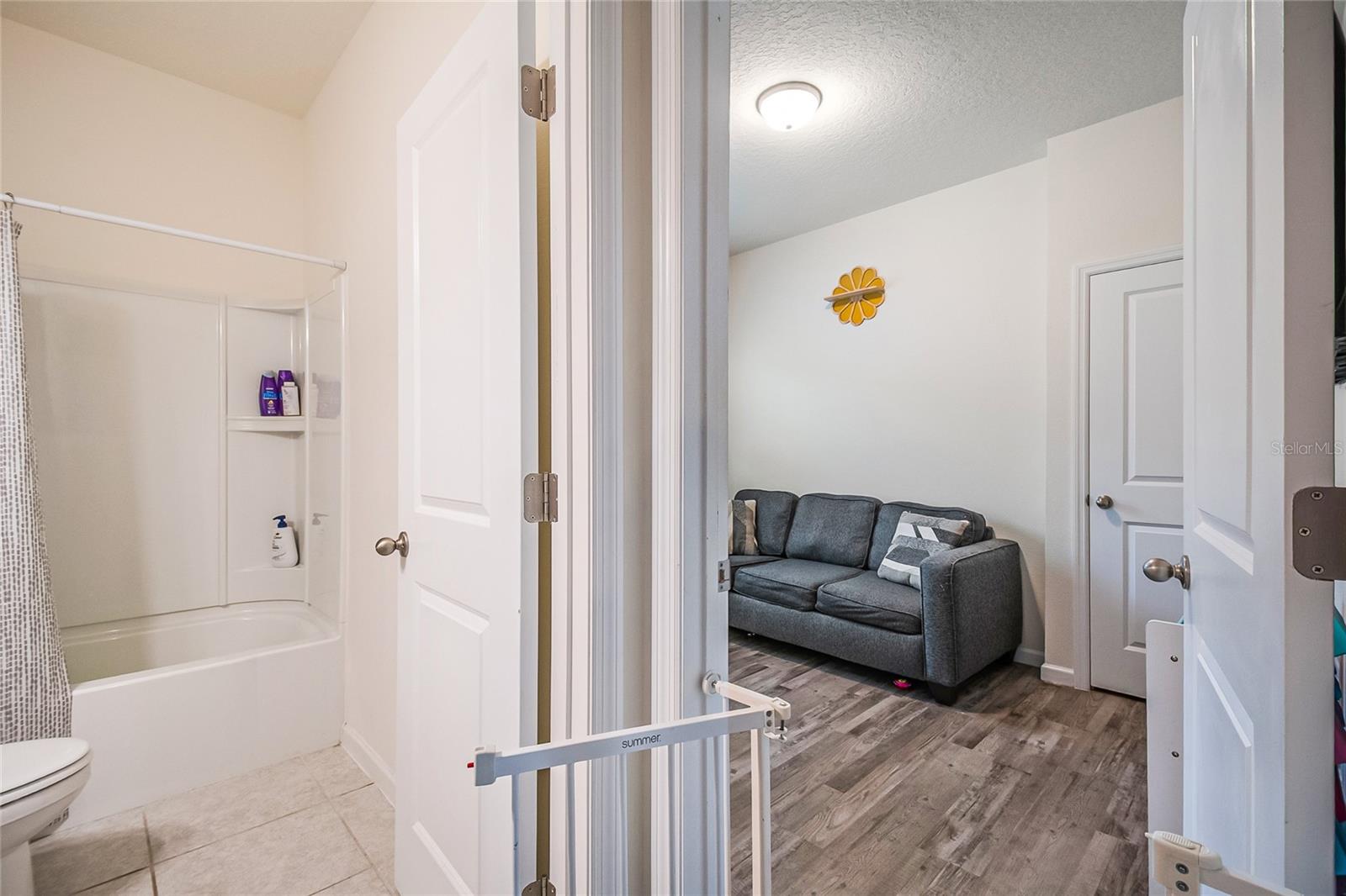 LINCOLN OAKS - Residential