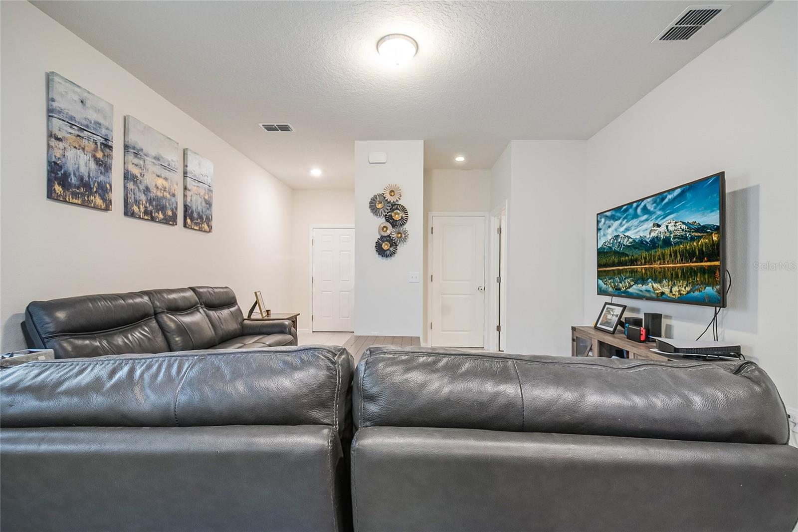 LINCOLN OAKS - Residential