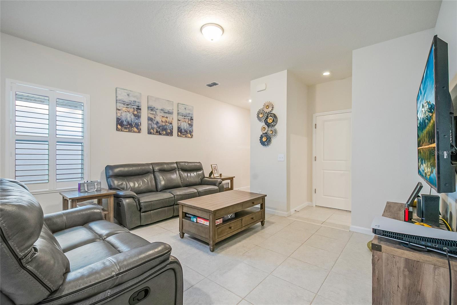 LINCOLN OAKS - Residential