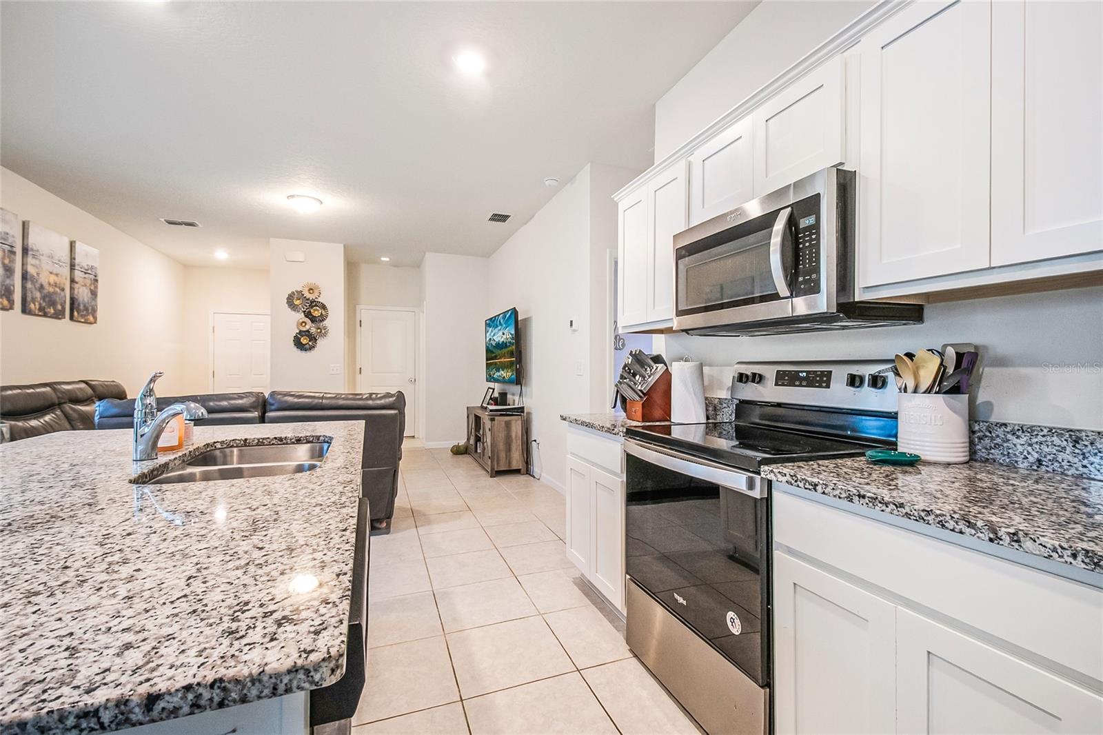 LINCOLN OAKS - Residential