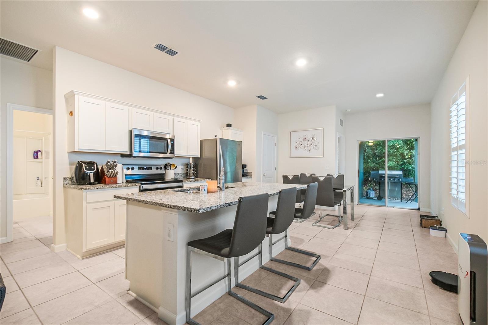 LINCOLN OAKS - Residential