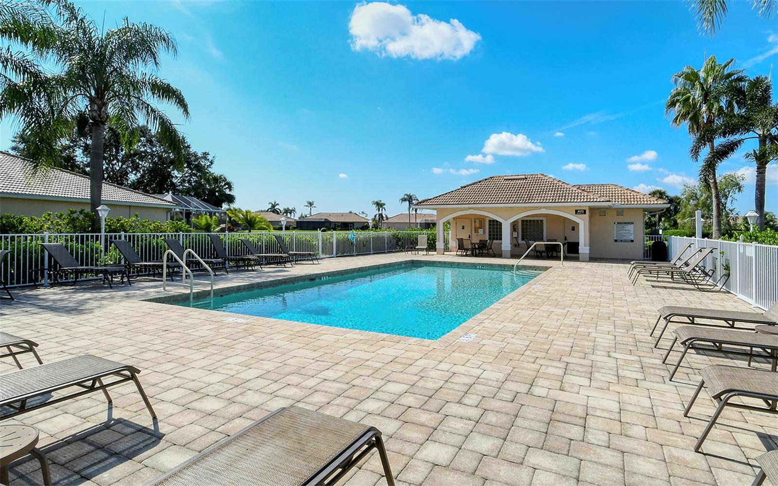 HERITAGE OAKS GOLF & COUNTRY CLUB - Residential