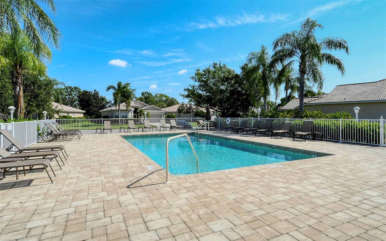 HERITAGE OAKS GOLF & COUNTRY CLUB - Residential