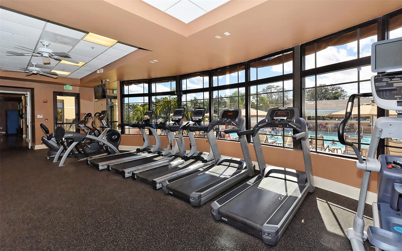 HERITAGE OAKS GOLF & COUNTRY CLUB - Residential