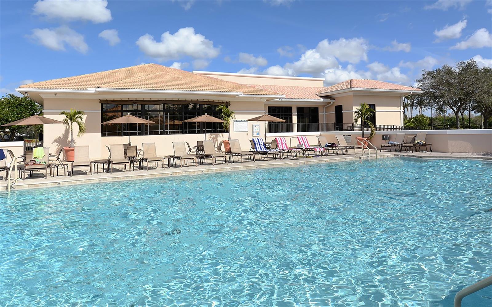 HERITAGE OAKS GOLF & COUNTRY CLUB - Residential