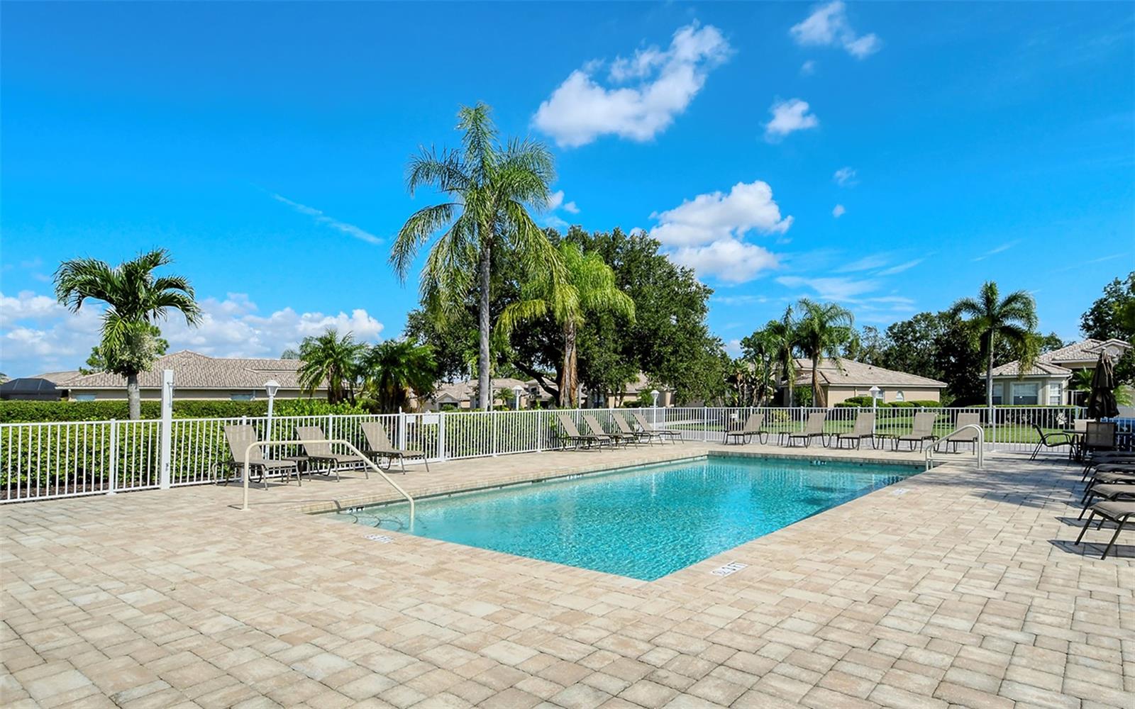 HERITAGE OAKS GOLF & COUNTRY CLUB - Residential