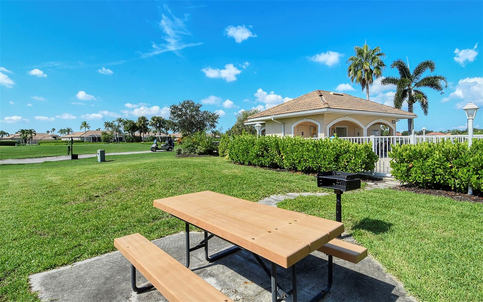 HERITAGE OAKS GOLF & COUNTRY CLUB - Residential