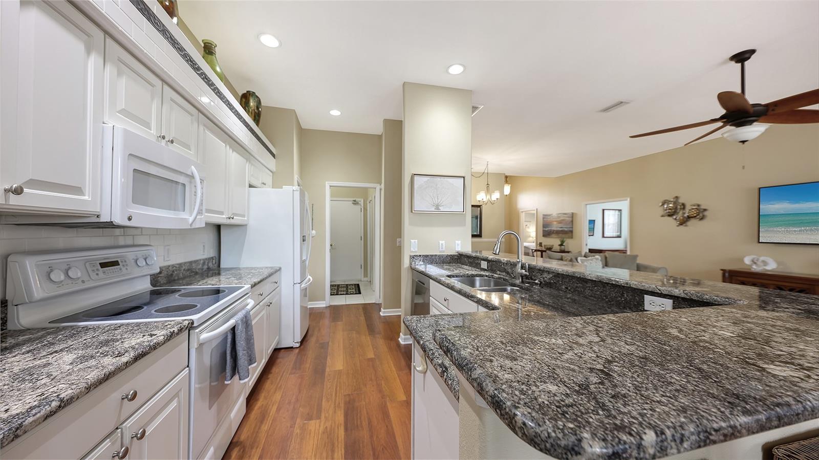 HERITAGE OAKS GOLF & COUNTRY CLUB - Residential