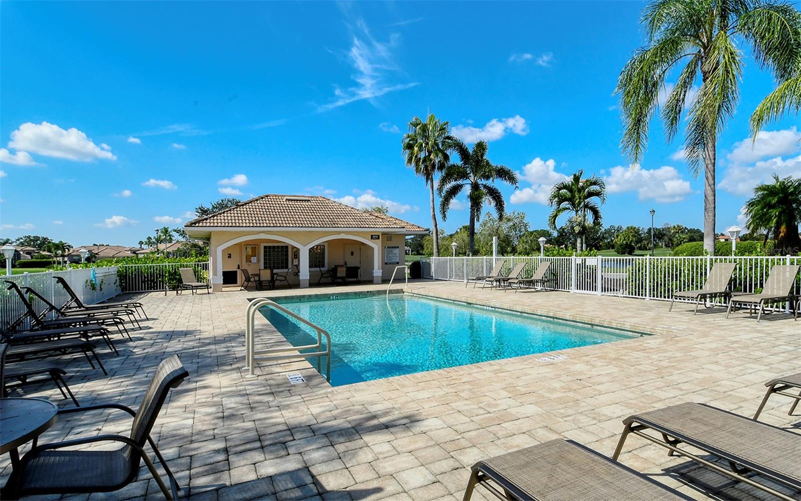 HERITAGE OAKS GOLF & COUNTRY CLUB - Residential