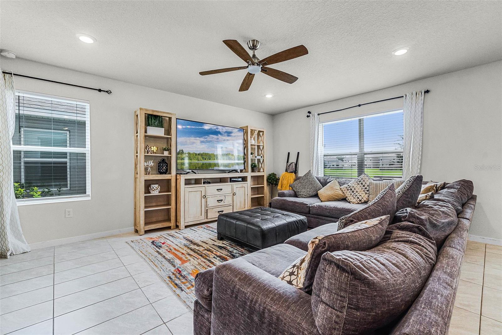 5329 ROYAL POINT AVENUE