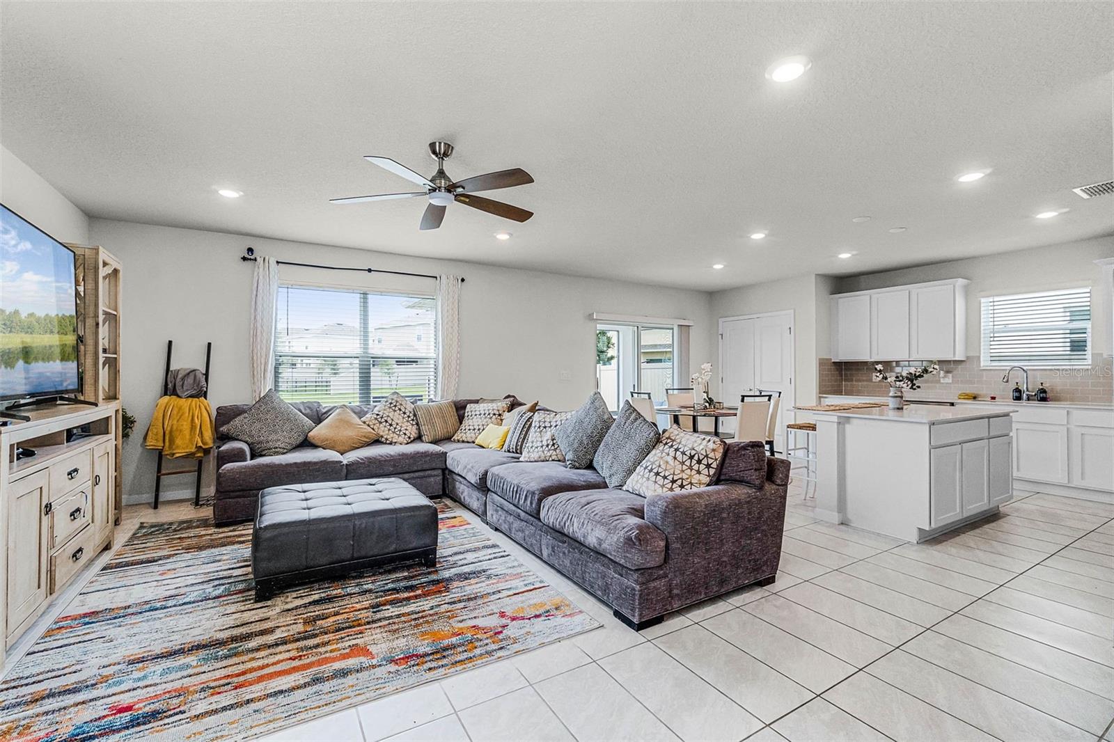 5329 ROYAL POINT AVENUE