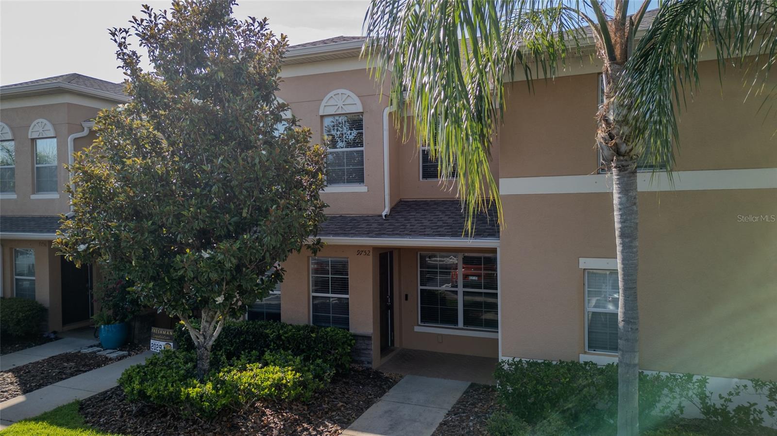 9752 TRUMPET VINE LOOP