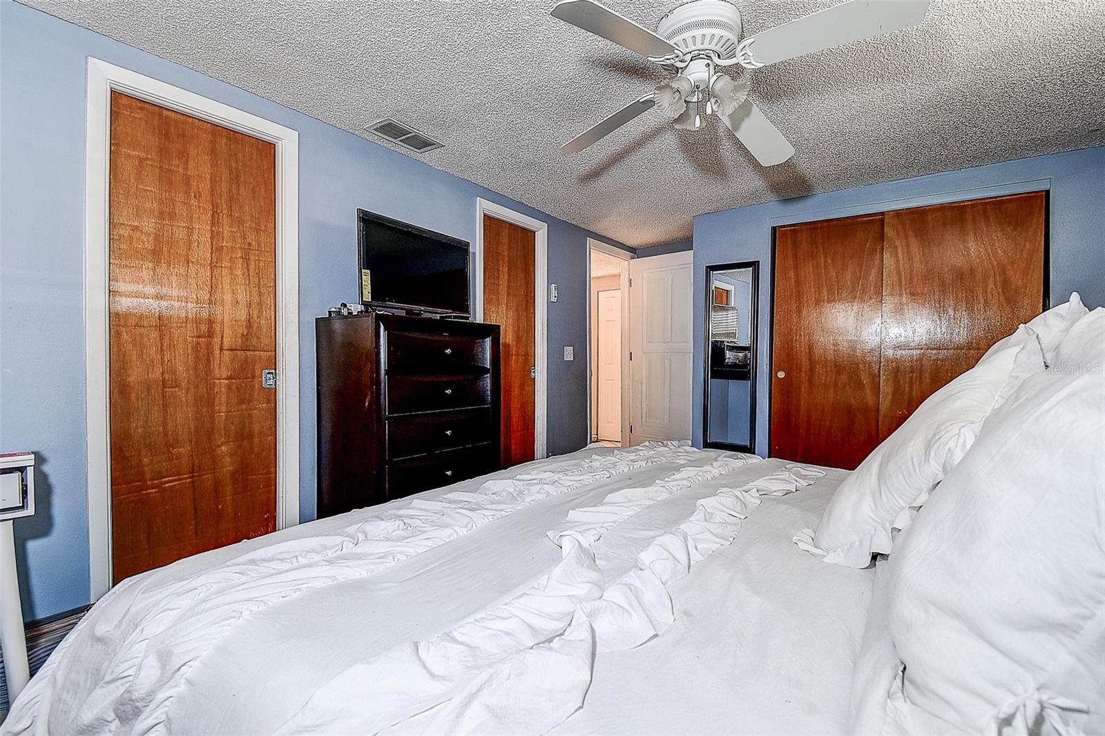 COLONIAL HILLS - Residential