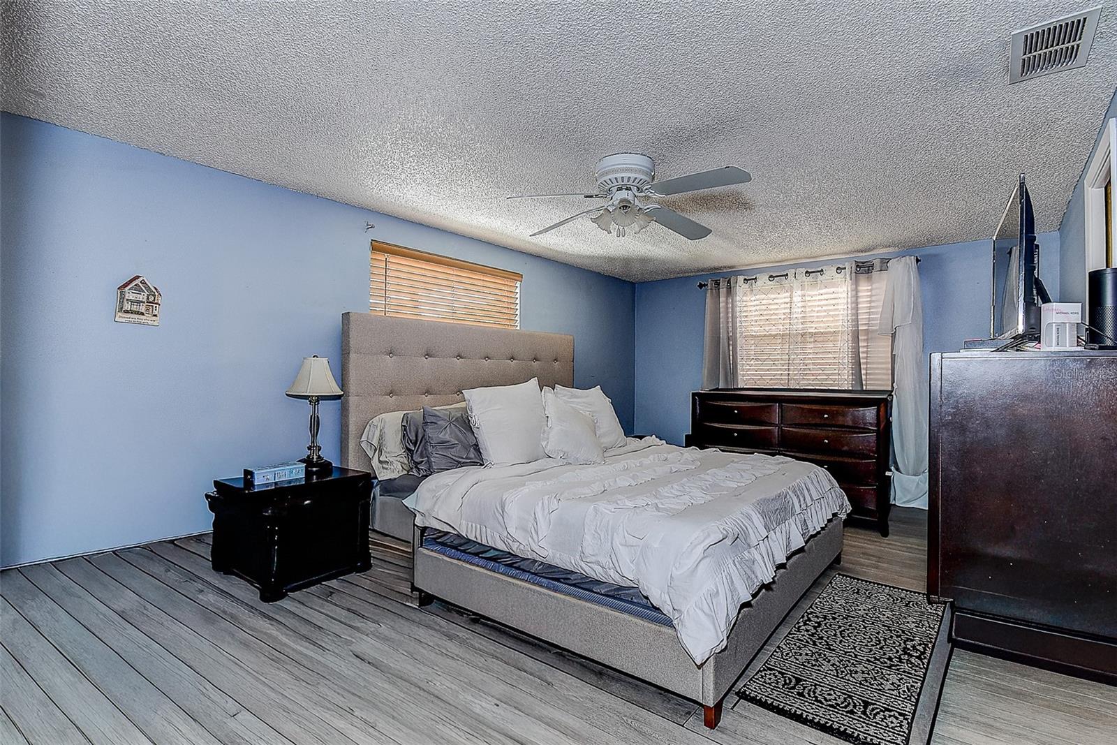 COLONIAL HILLS - Residential